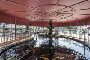 a koi pond with an umbrella in a mall at Knights Inn Pico Rivera in Pico Rivera