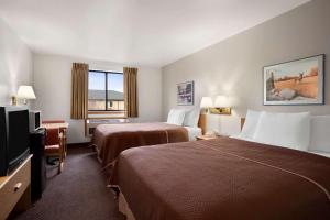 Postel nebo postele na pokoji v ubytování Travelodge by Wyndham Elko NV
