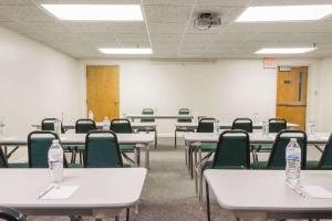 Konferenční prostory v ubytování Super 8 by Wyndham Miamisburg Dayton S Area OH