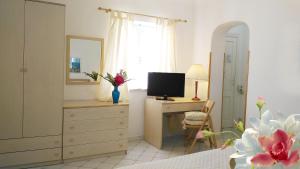 TV a/nebo společenská místnost v ubytování Hotel Villa Augustus