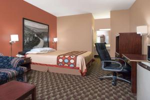 Voodi või voodid majutusasutuse Super 8 by Wyndham Bastrop TX toas