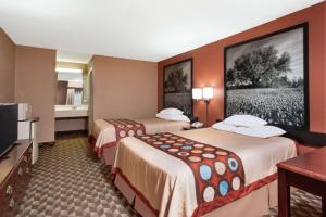 Voodi või voodid majutusasutuse Super 8 by Wyndham Bastrop TX toas