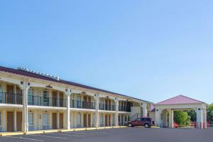 a building with a car parked in front of it at Super 8 by Wyndham Antioch/Nashville South East in Antioch