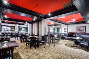 A restaurant or other place to eat at Howard Johnson by Wyndham Hershey