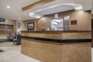 Lobbyn eller receptionsområdet på Microtel Inn & Suites by Wyndham Rochester North Mayo Clinic