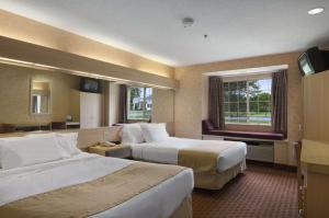 Postel nebo postele na pokoji v ubytování Microtel Inn & Suites by Wyndham Syracuse Baldwinsville