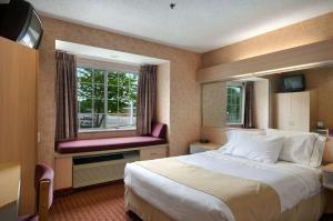 Postel nebo postele na pokoji v ubytování Microtel Inn & Suites by Wyndham Syracuse Baldwinsville + 29 fotografií