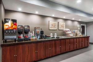 Reštaurácia alebo iné gastronomické zariadenie v ubytovaní Hawthorn Suites by Wyndham Columbus West