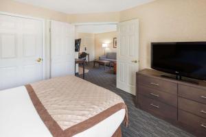 Легло или легла в стая в Affordable Suites of America Detroit-Warren