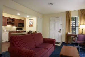 Oleskelutila majoituspaikassa Affordable Suites of America Grand Rapids