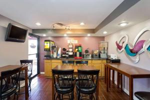 Lounge nebo bar v ubytování Knights Inn Port Charlotte