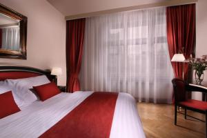 Posteľ alebo postele v izbe v ubytovaní Elysee Hotel
