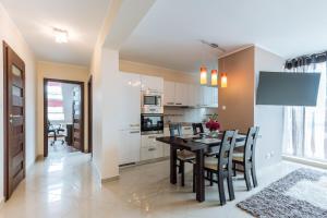 Kuchyňa alebo kuchynka v ubytovaní Apartament Osiedle Bałtyk