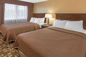 Postel nebo postele na pokoji v ubytování Travelodge by Wyndham Newport