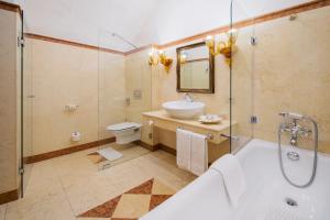 Koupelna v ubytování Arcadia Boutique Hotel