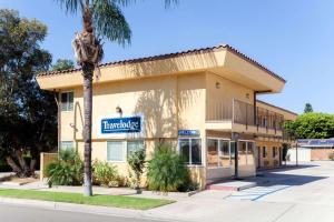 a building with a sign for a hotel at Travelodge by Wyndham Brea in Brea