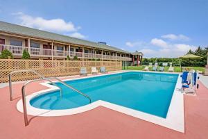 a swimming pool in front of a hotel at Travelodge by Wyndham Sellersburg in Sellersburg