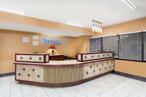 The lobby or reception area at Travelodge by Wyndham Reno
