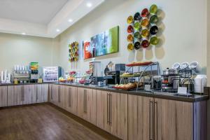 Kuchyň nebo kuchyňský kout v ubytování Hawthorn Extended Stay by Wyndham McAllen