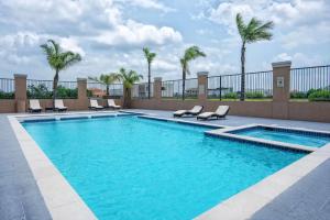 Bazén v ubytování Hawthorn Extended Stay by Wyndham McAllen nebo v jeho okolí