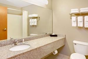 Gallery image of Super 8 by Wyndham South Bend in South Bend