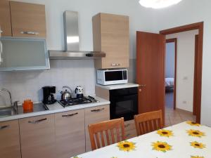Η κουζίνα ή μικρή κουζίνα στο Appartamenti Enrica