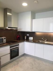 Kuchnia lub aneks kuchenny w obiekcie Precioso piso con unas vistas increíbles