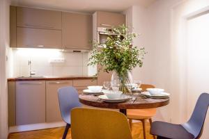 Cuisine ou kitchenette dans l'établissement Lazenska N4 Residence