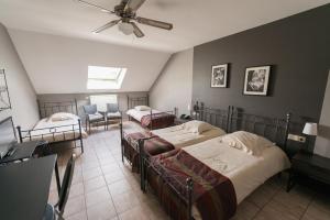 Postel nebo postele na pokoji v ubytování Auberge de la Lesse
