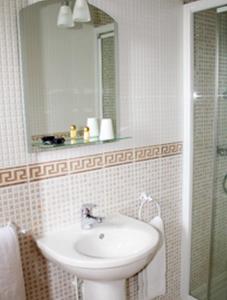 a bathroom with a sink and a mirror at La Maison Blanche in Romanèche-Thorins