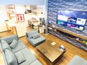 TV a/nebo společenská místnost v ubytování Kurashiki Base Inarimachi
