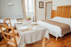 Postel nebo postele na pokoji v ubytování Appart Hotel Charles Sander