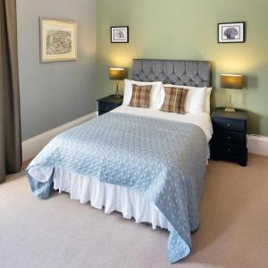 A bed or beds in a room at Greenland house