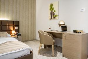 Posteľ alebo postele v izbe v ubytovaní Royal Airport Hotel