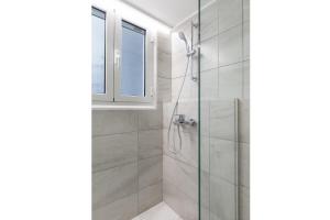 A bathroom at Chic Flat in the Heart of Athens by UPSTREET