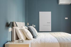 A bed or beds in a room at Chic Flat in the Heart of Athens by UPSTREET