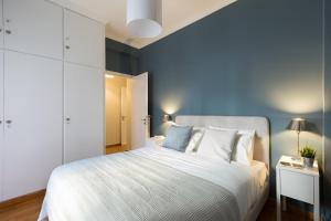 A bed or beds in a room at Chic Flat in the Heart of Athens by UPSTREET