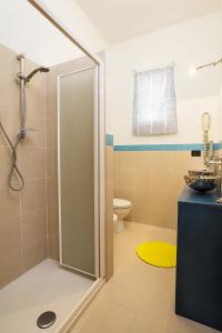 Koupelna v ubytování Hotel Paris + 37 fotografií