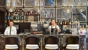 Lounge alebo bar v ubytovaní H10 Cubik 4* Sup