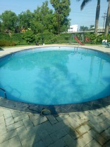 Hotel Ashwin Igatpuri, Pure Veg & Jain Food内部或周边的泳池
