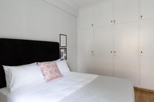 Posteľ alebo postele v izbe v ubytovaní Acropolis Core Bright & Modern Apartment by UPSTREET