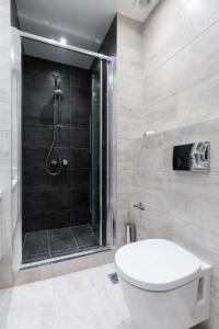 Kúpeľňa v ubytovaní Acropolis Core Bright & Modern Apartment by UPSTREET + 20 fotografií