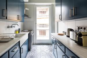 Kuchyňa alebo kuchynka v ubytovaní Acropolis Core Bright & Modern Apartment by UPSTREET