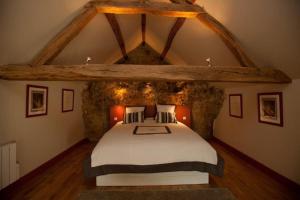 Llit o llits en una habitació de Gite La Suite Ducale Chateau La Roche Racan