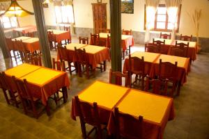 an overhead view of a restaurant with tables and chairs at Hostal Tacacho in Iruya