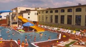Bazén v ubytování Apartament w Cieplicach nebo v jeho okolí
