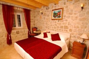 En eller flere senger på et rom på Villa Sigurata