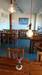 Un restaurant u otro lugar para comer en Hotel Barracuda