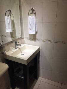 A bathroom at Hotel Bellago