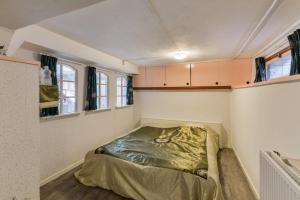 a small room with a bed in the middle of it at Spacious Family Home Halfweg in Halfweg